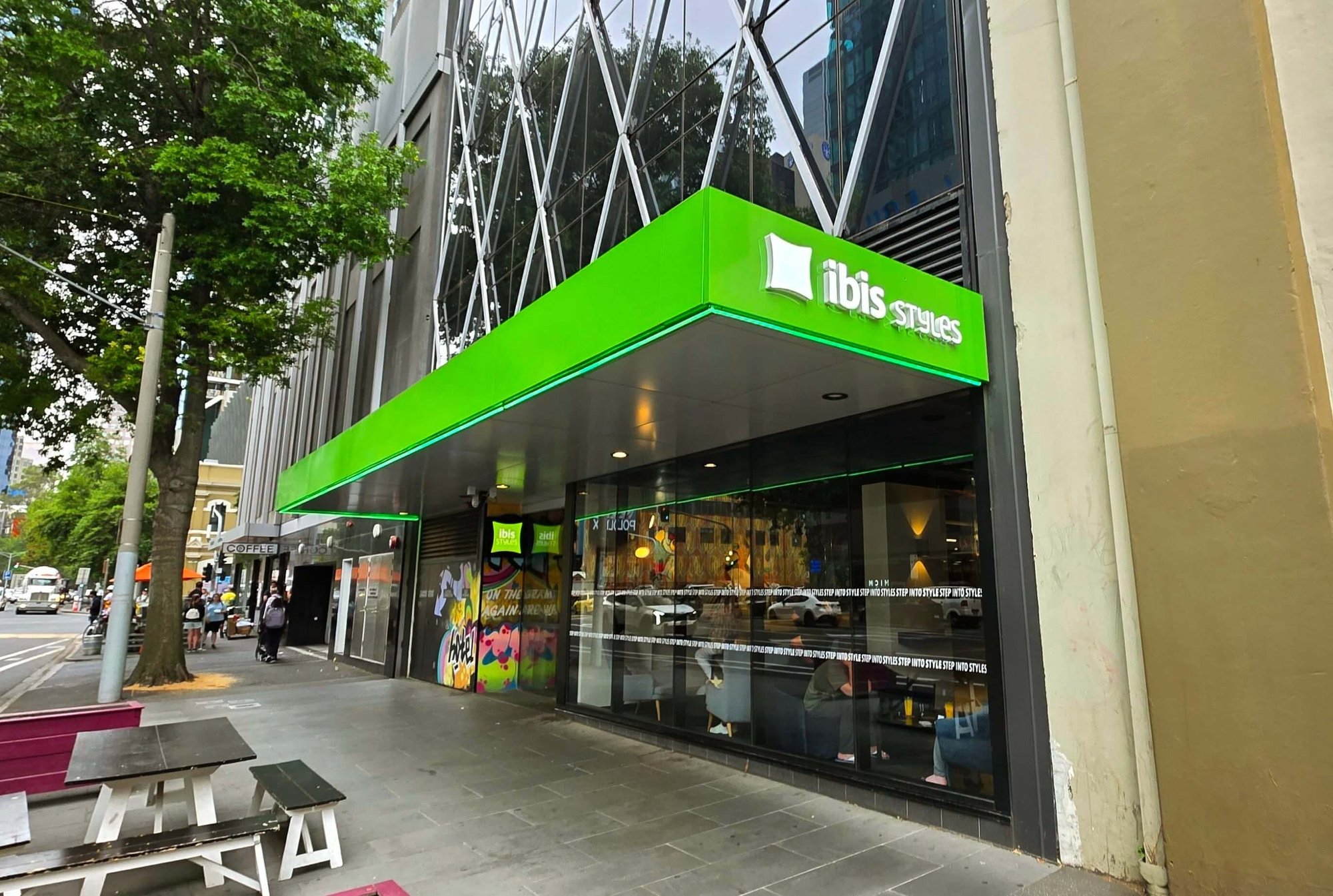 Ibis Southbank signage