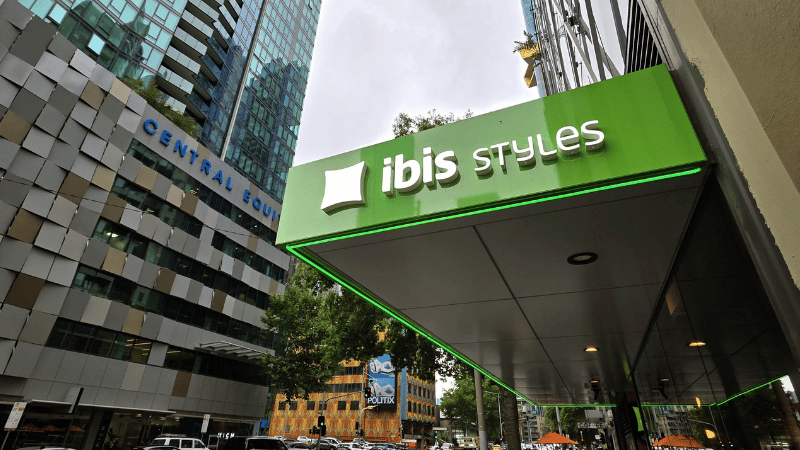 Ibis Southbank signage