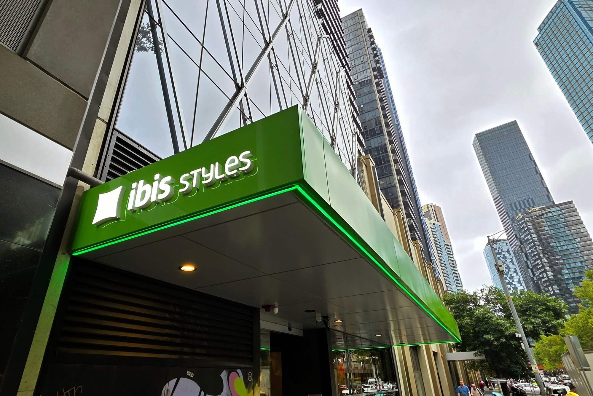 IBIS southbank signage