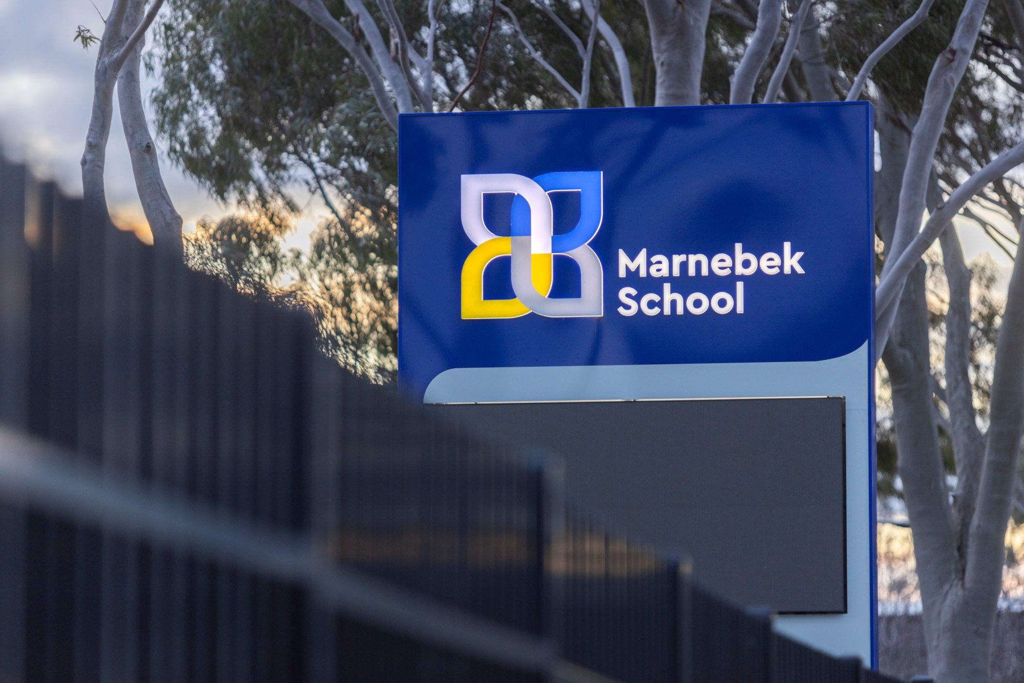 Pylon signs for Marnebek school