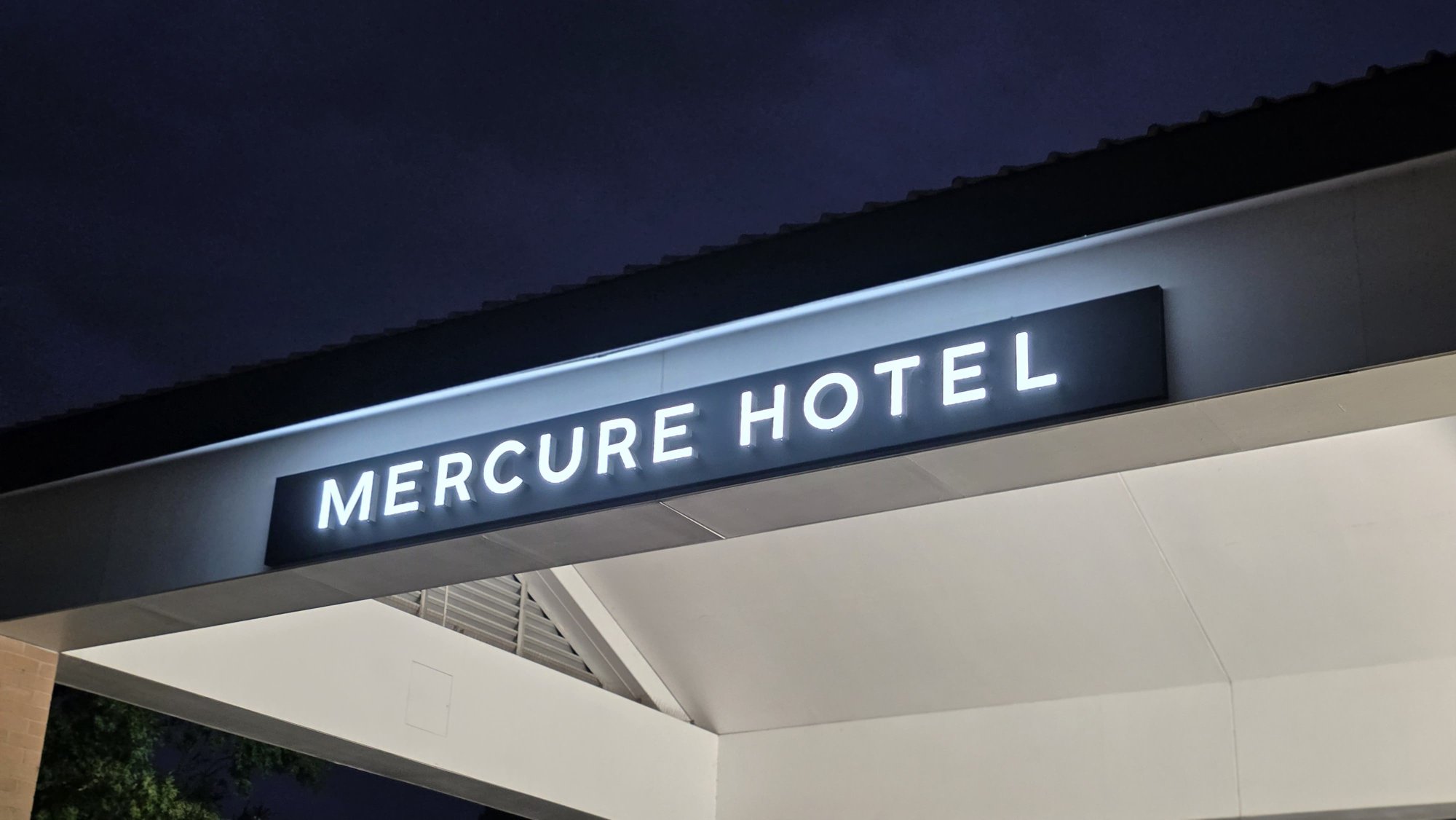 mercure hotel front signage