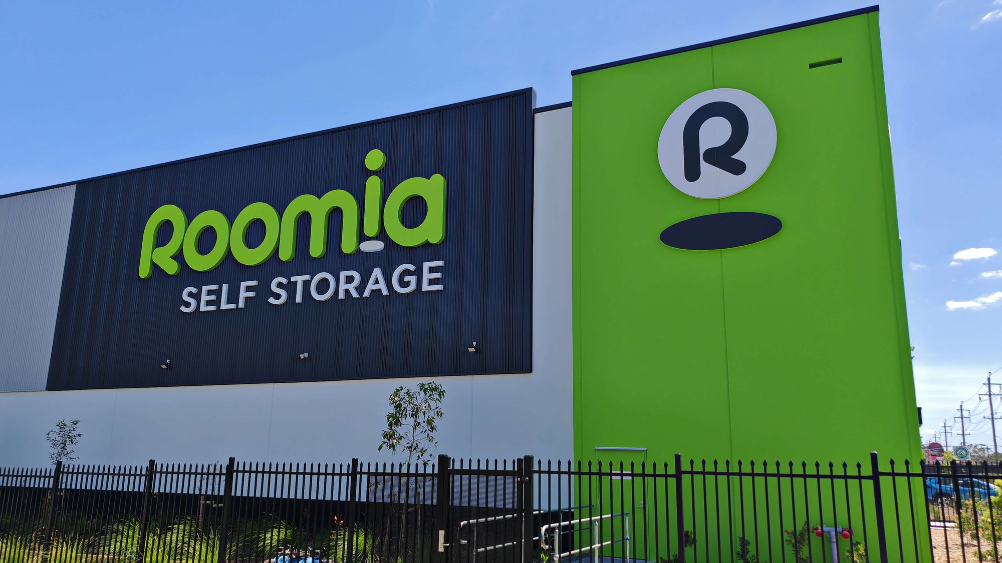 Roomia outdoor signage