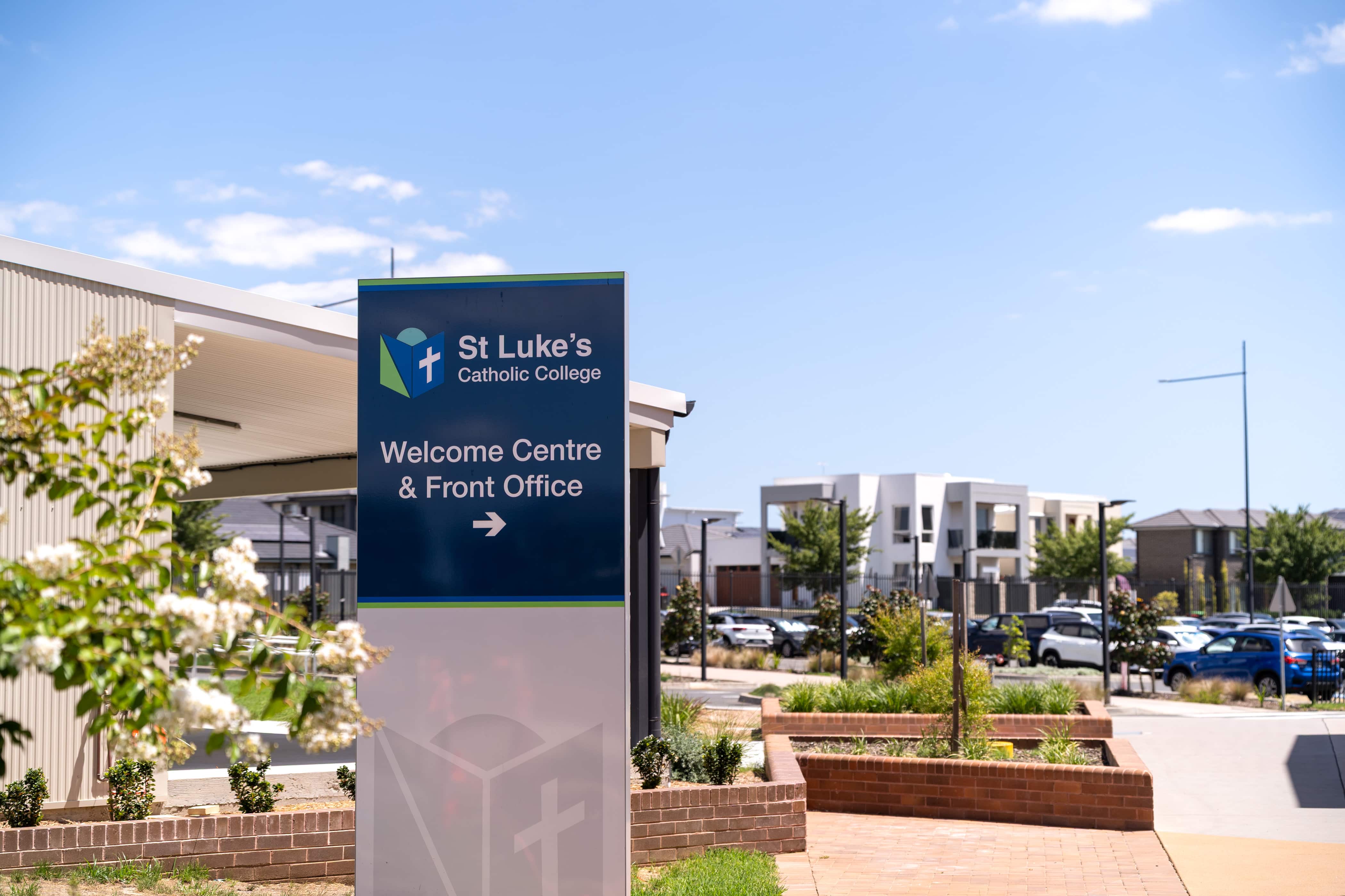 school pylon signs for St Lukes College