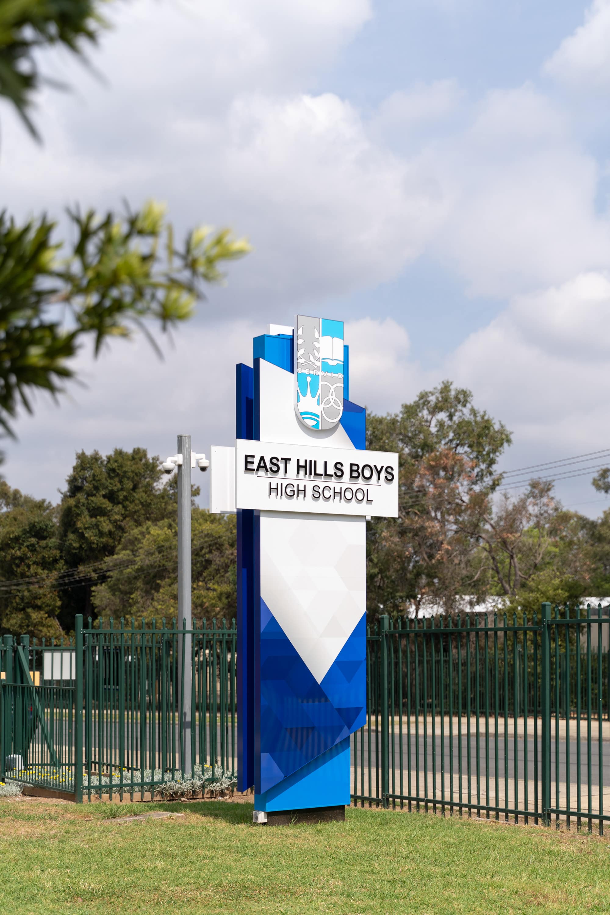 Building signage solutions for schools