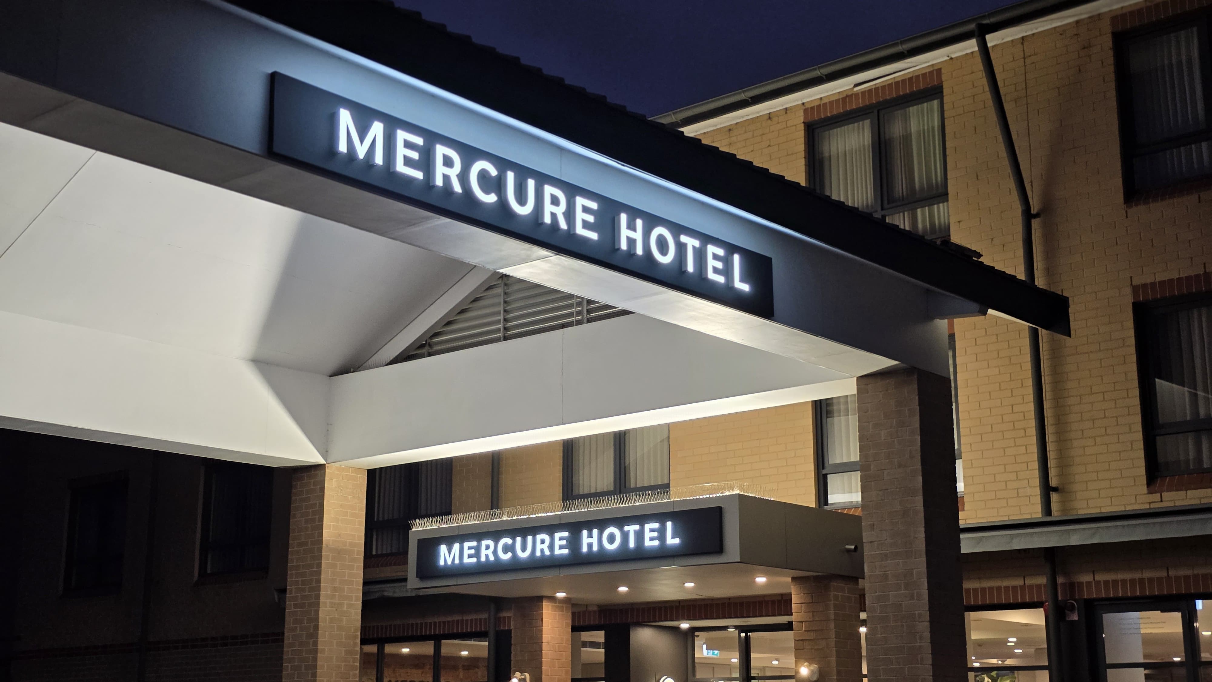 hotel signage for Mercure Sydney
