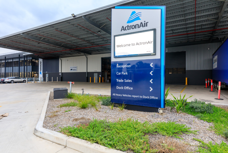 Directional signage for warehouses